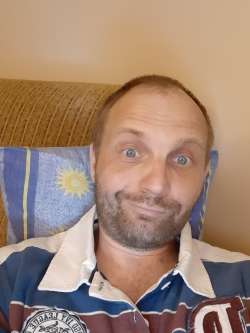 Attila, 47 �ves t�rskeres� f�rfi, B�csalm�s