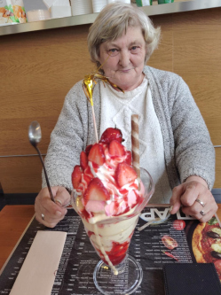 Erzsebet, 68 �ves t�rskeres� n�, Kislipp�