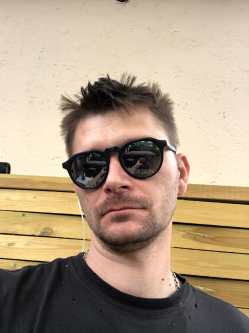 Andris, 39 �ves t�rskeres� f�rfi, Asz�d