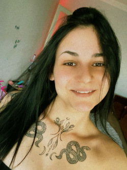 Detti, 33 �ves t�rskeres� n�, Kisfalud