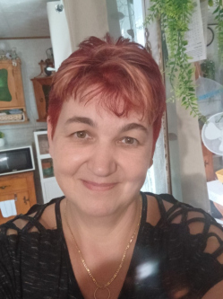 M�ria, 55 �ves t�rskeres� n�, K�ka