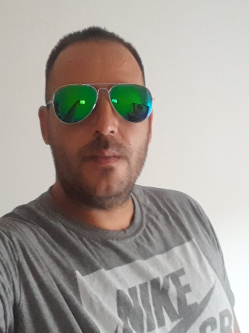 Zsolti, 39 �ves t�rskeres� f�rfi, B�k�sszentandr�s