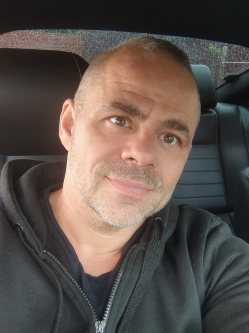 G�bor, 46 �ves t�rskeres� f�rfi, M�tranov�k