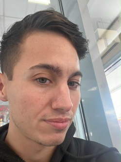 Zoltan, 24 �ves t�rskeres� f�rfi, Sz�kesfeh�rv�r