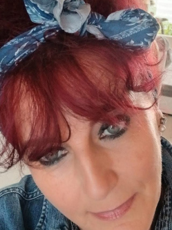 T�nde, 57 �ves t�rskeres� n�, Sopron