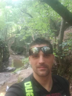 L�szl�, 38 �ves t�rskeres� f�rfi, Veszpr�m