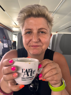 Melinda, 47 �ves t�rskeres� n�, Asz�d