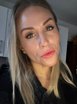 Viki, 41 �ves t�rskeres� n�, Baden-W�rttemberg