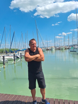 Zoli, 60 �ves t�rskeres� f�rfi, P�cs