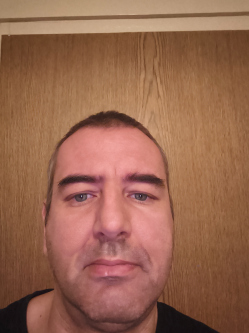 Zsolt, 41 �ves t�rskeres� f�rfi, Nagyigm�nd