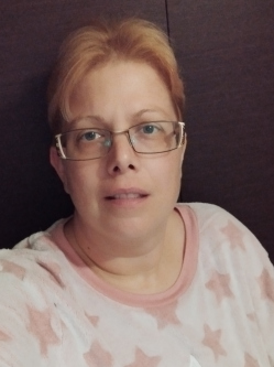 Tekla, 43 �ves t�rskeres� n�, Dorog