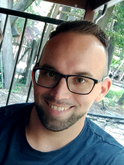 J�zsef, 35 �ves t�rskeres� f�rfi, T�gl�s