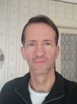 P�ter, 46 �ves t�rskeres� f�rfi, Pincehely