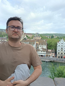L�szl�, 40 �ves t�rskeres� f�rfi, Beretty��jfalu
