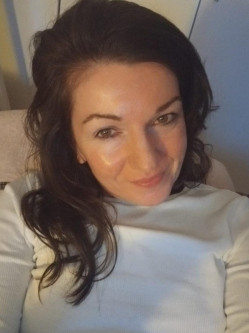 Roz�lia, 43 �ves t�rskeres� n�, Veszpr�m