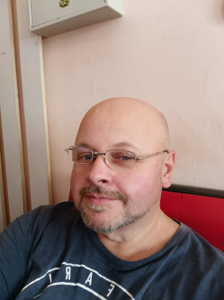 Zsolt, 53 �ves t�rskeres� f�rfi, Karancslapujt�