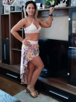 Alexa, 32 �ves t�rskeres� n�, Gyula