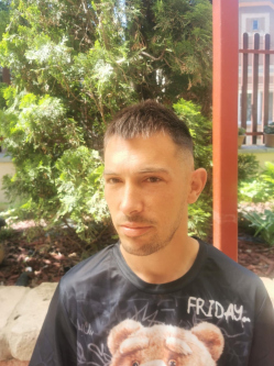 Ricsi, 32 �ves t�rskeres� f�rfi, �csa