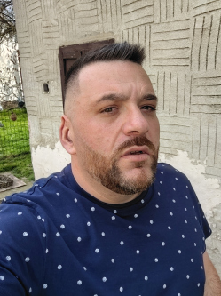 Norbi, 35 �ves t�rskeres� f�rfi, F�ldes