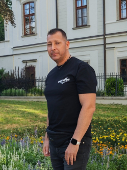 Attila, 50 �ves t�rskeres� f�rfi, Eger