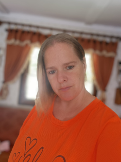Anita, 35 �ves t�rskeres� n�, Hajd�n�n�s