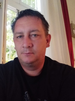 Norbert, 47 �ves t�rskeres� f�rfi, Szeged
