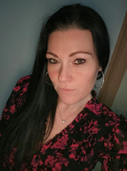 Ter�z, 44 �ves t�rskeres� n�, Szeksz�rd