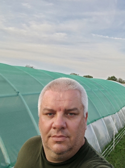 Tam�s, 41 �ves t�rskeres� f�rfi, �si