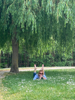 M�ni, 51 �ves t�rskeres� n�, Dorog