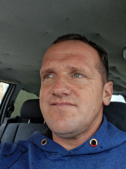 J�zsef, 44 �ves t�rskeres� f�rfi, Szentg�l