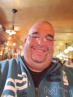 Zoli, 43 �ves t�rskeres� f�rfi, Tiszak�cske