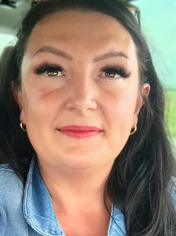 Katalin, 41 �ves t�rskeres� n�, Kassa