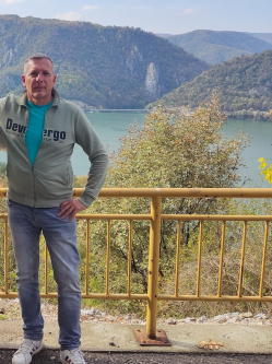 Andr�s, 60 �ves t�rskeres� f�rfi, B�k�scsaba