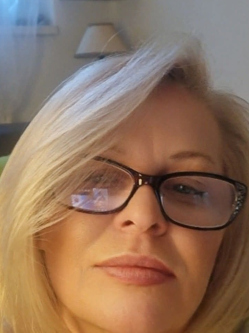 M�nika, 55 �ves t�rskeres� n�, Budapest