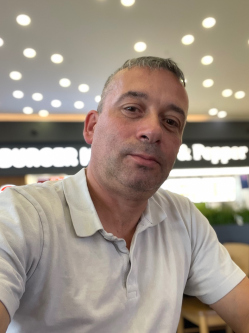 Otto, 48 �ves t�rskeres� f�rfi, Maros