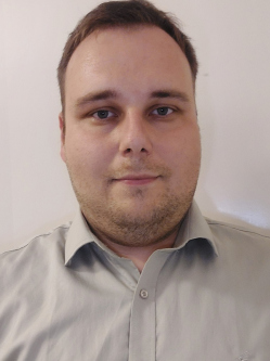 Viktor, 33 �ves t�rskeres� f�rfi, Balmaz�jv�ros