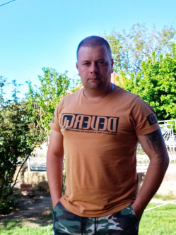 Robi, 37 �ves t�rskeres� f�rfi, Hidv�gard�