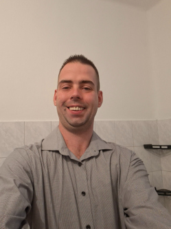 Gabi, 31 �ves t�rskeres� f�rfi, Kisv�rda