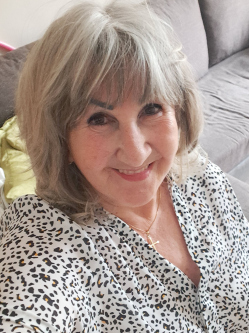 Ibolya, 70 �ves t�rskeres� n�, Sopron