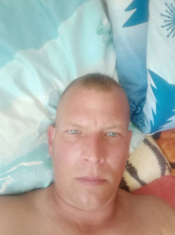 Feca, 41 �ves t�rskeres� f�rfi, Solym�r