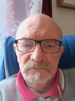 Endre, 72 �ves t�rskeres� f�rfi, J�nosh�za