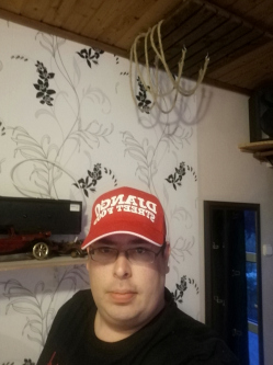 P�ter, 39 �ves t�rskeres� f�rfi, Duna�jv�ros