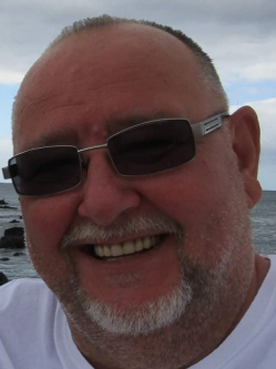 K�roly, 62 �ves t�rskeres� f�rfi, V�c