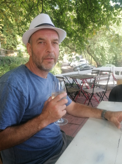 Imre, 52 �ves sz�kkutasi t�rskeres� f�rfi