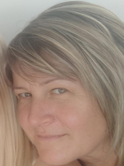 M�ni, 54 �ves t�rskeres� n�, G�d�ll�