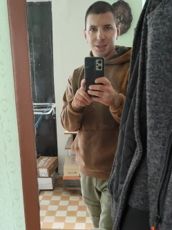 G�bor, 33 �ves t�rskeres� f�rfi, Gy�r�jfalu