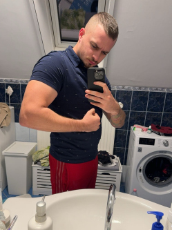 Sandor, 27 �ves martonv�s�ri t�rskeres� f�rfi