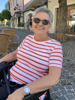 �va, 65 �ves t�rskeres� n�, Sopron