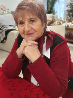 Erzs�bet, 72 �ves t�rskeres� n�, P�pa