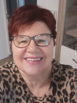 Rita, 63 �ves t�rskeres� n�, P�pa
